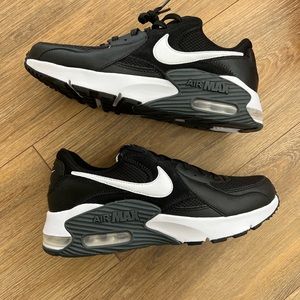 NWT NIKE AIRMAX EXCEE